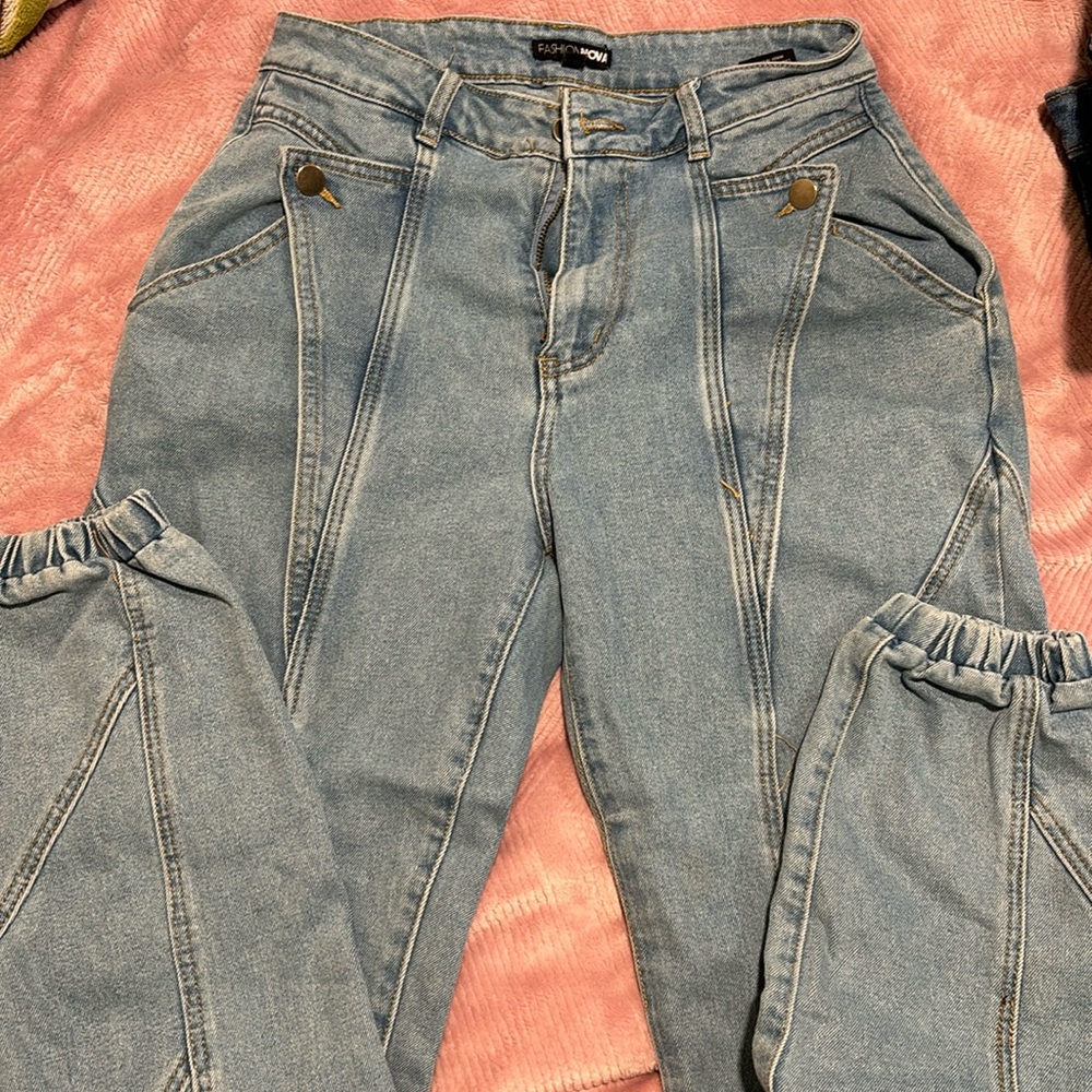 Fashion Nova Lightwash Jeans